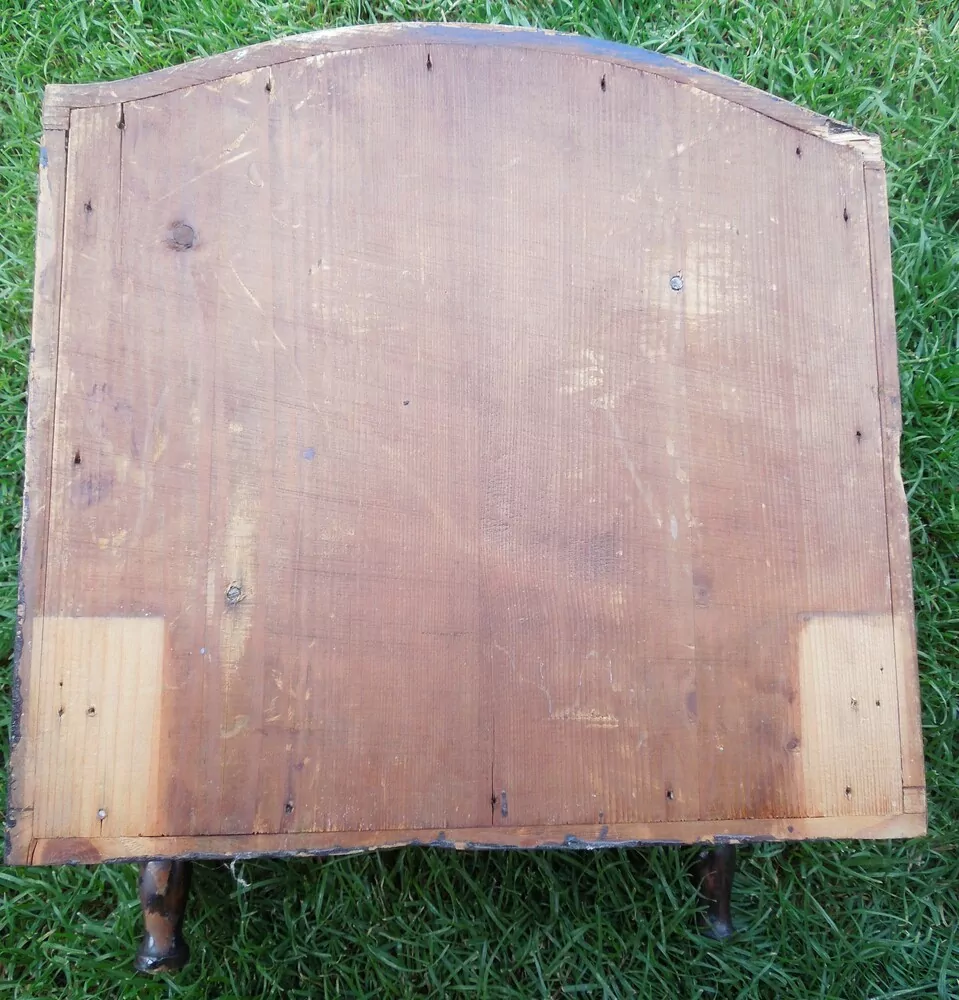 SKŘÍŇKA DŘEVĚNÁ PROSKLENÁ