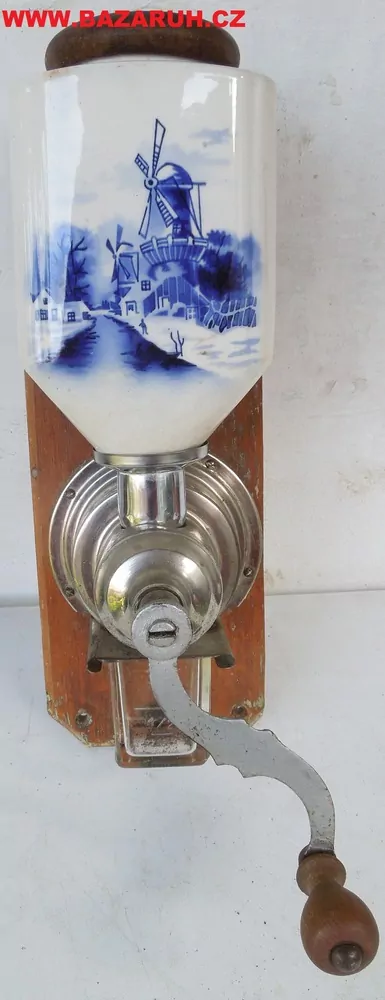 STAROŽITNOST MLÝNEK kafemlýnek, kávomlýnek MLÝNY