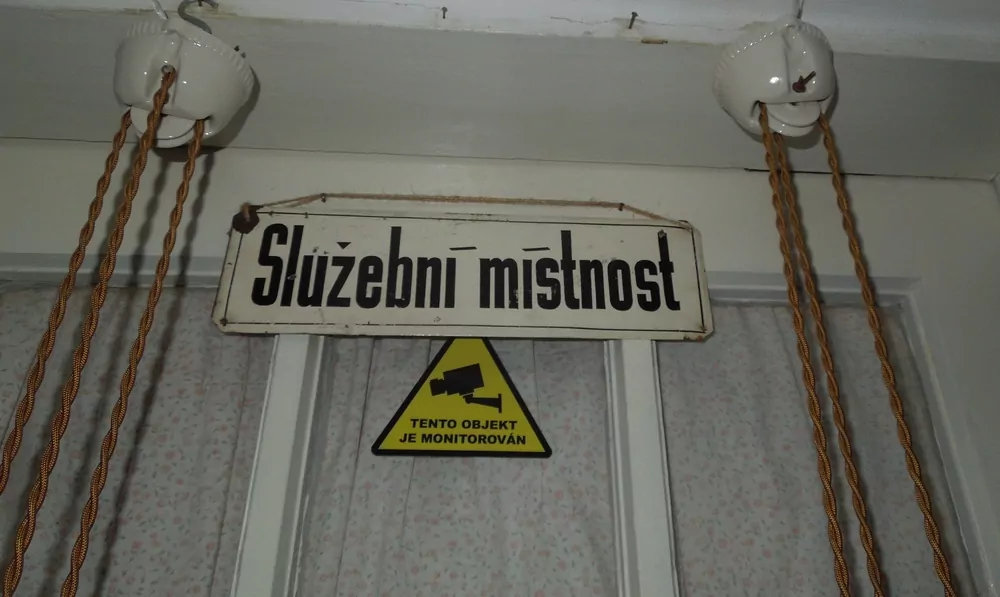 STAHOVACÍ LUSTR STÍNÍTKO STAHOVAČKA 2 KS STEJNÉ