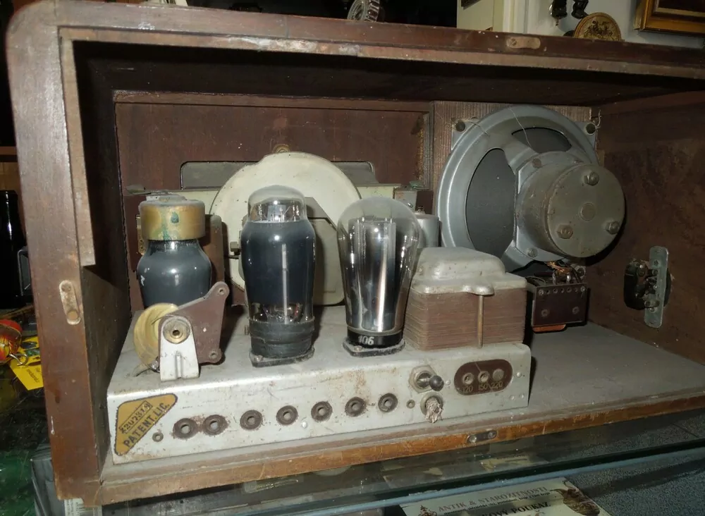 RADIO MIKROPHONA