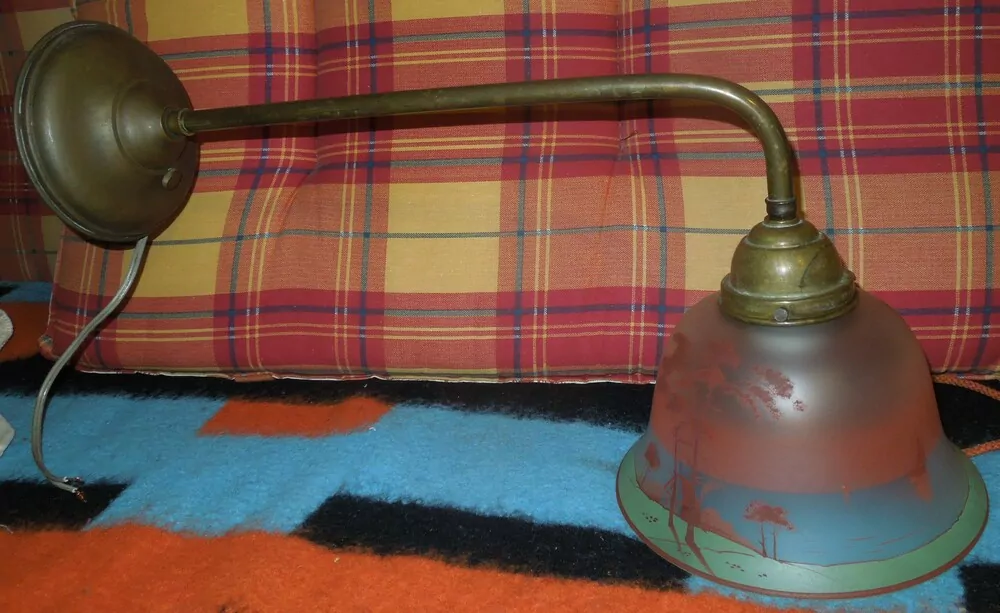 STAROŽITNÁ LAMPIČKA NA ZEĎ