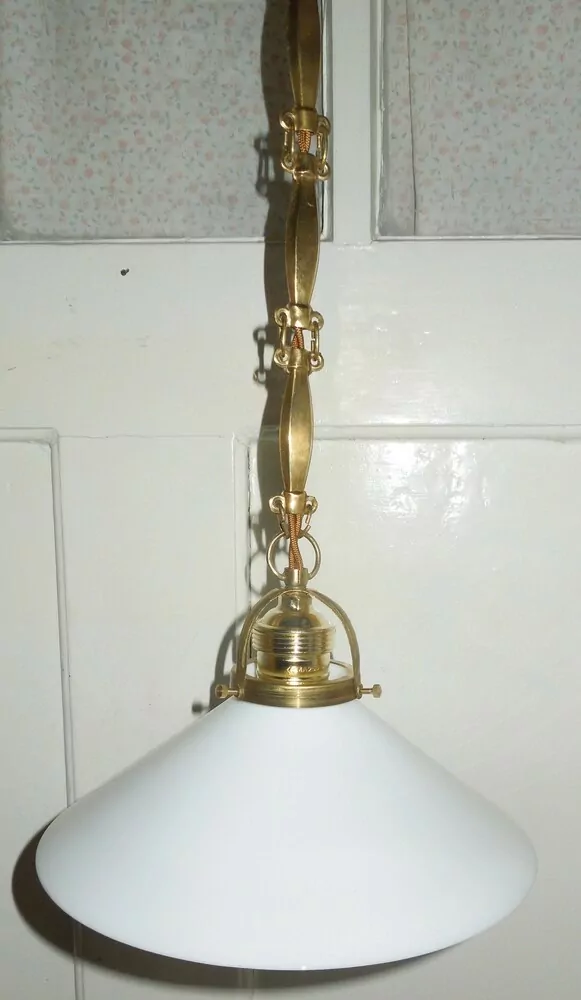 STARÝ LUSTR STÍNIDLO