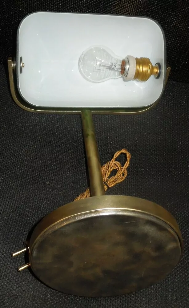 STAROŽITNÁ STOLNÍ LAMPA  BANKOVNÍ ELEKTRICKÁ BANKÉŘKA