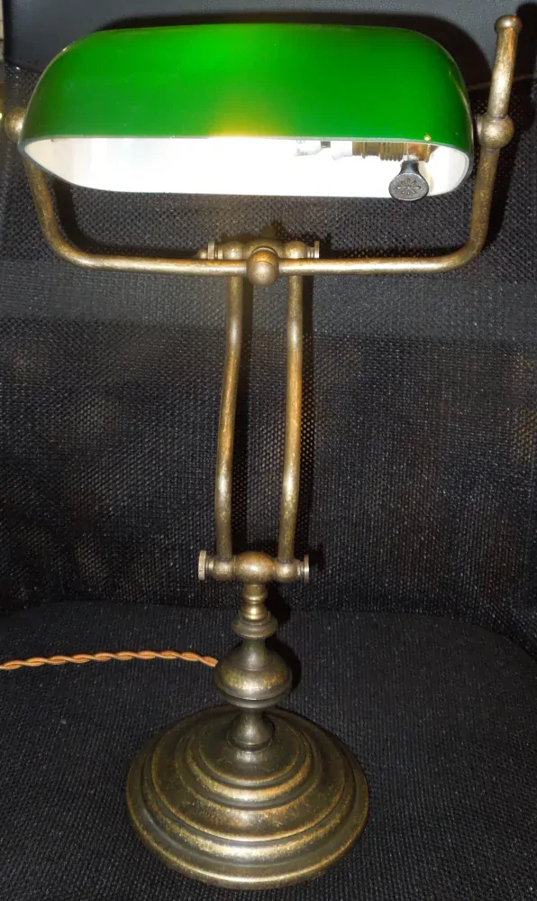 STAROŽITNÁ STOLNÍ LAMPA ELEKTRICKÁ BANKÉŘKA