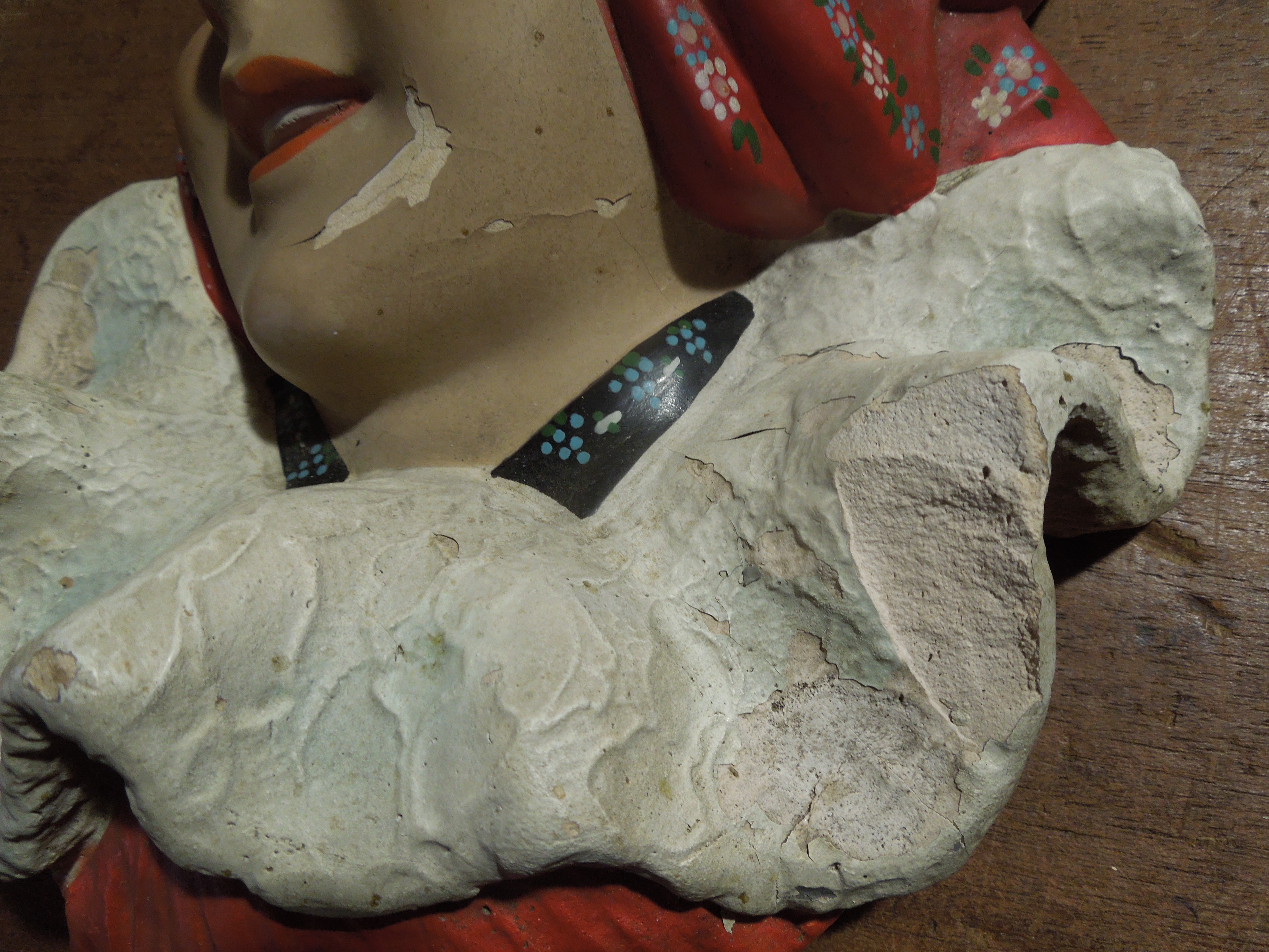 KROJ HLAVA ŽENY V KROJI SÁDROVÝ ODLITEK