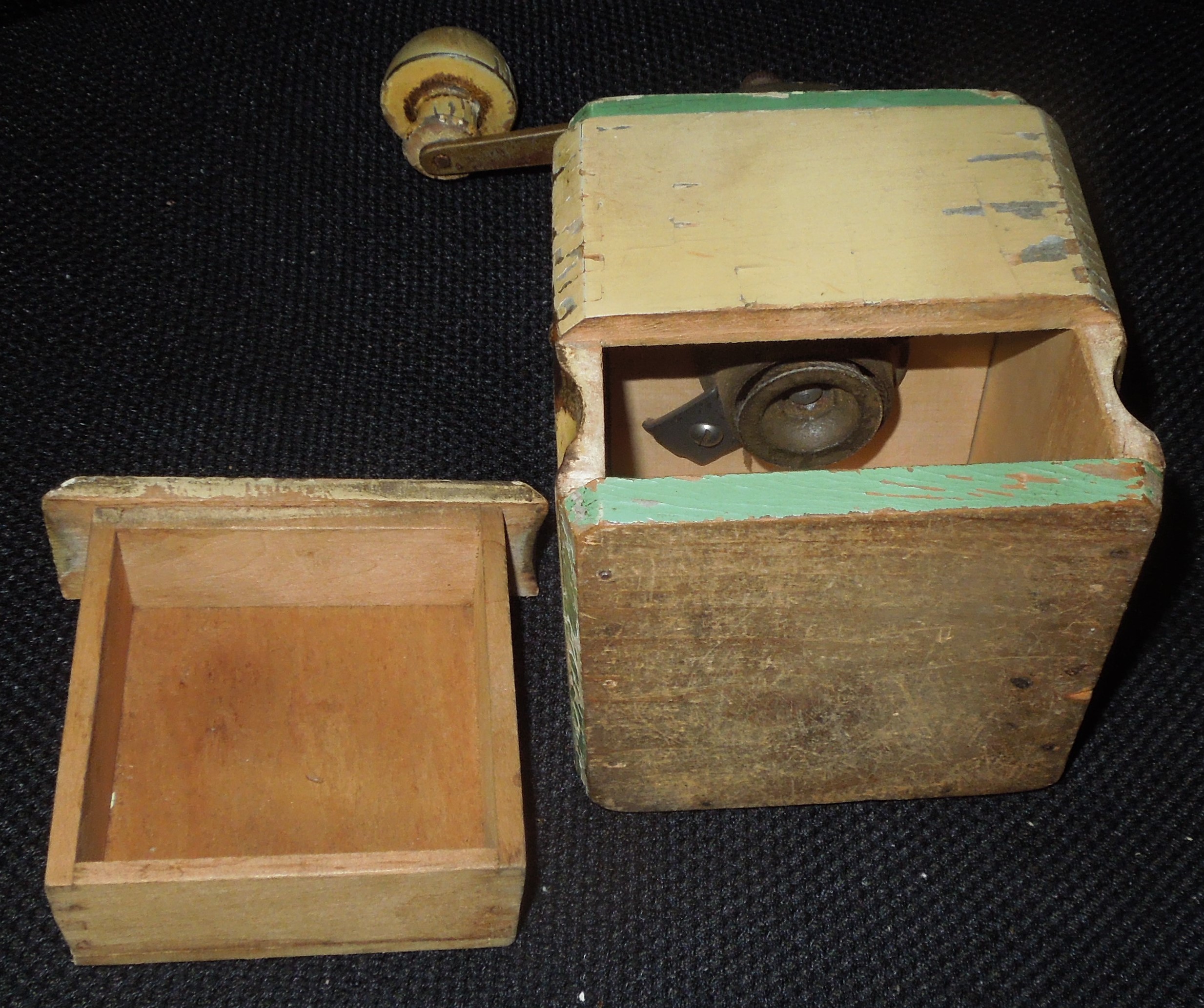 STAROŽITNOST MLÝNEK kafemlýnek , kávomlýnek