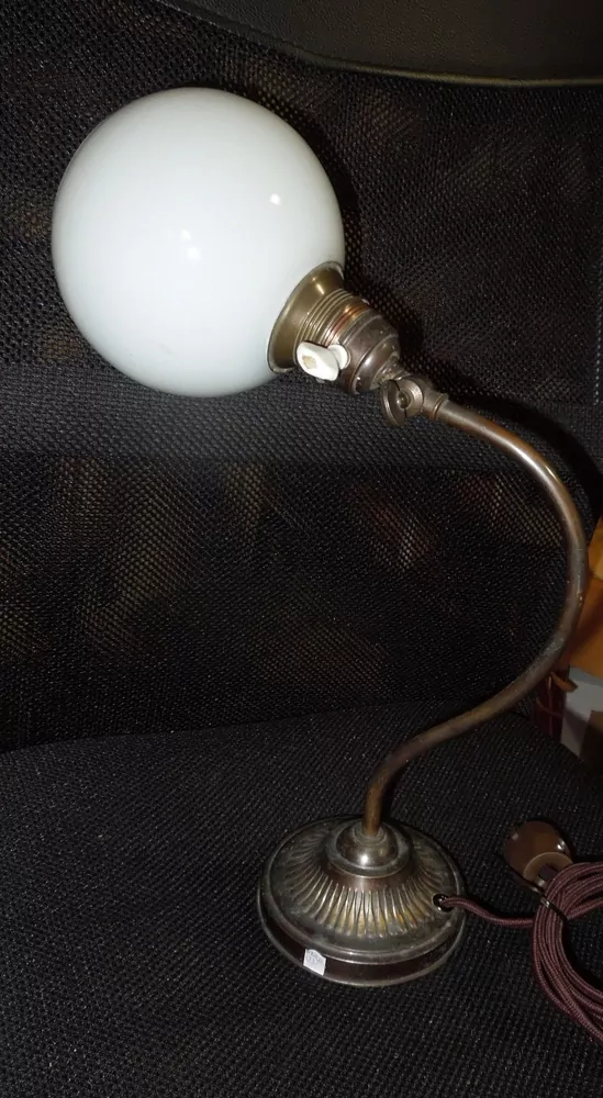 STAROŽITNÁ STOLNÍ LAMPA , LAMPIČKA ELEKTRICKÁ