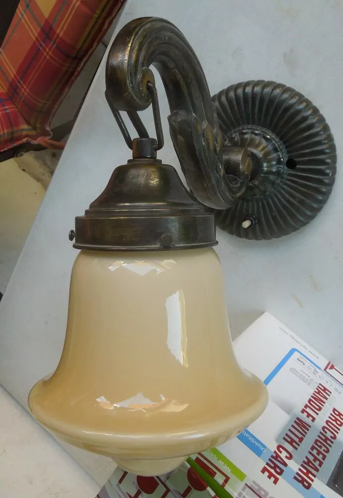 LAMPIČKA NA STĚNU LAMPA ELEKTRICKÁ  s vypínačem