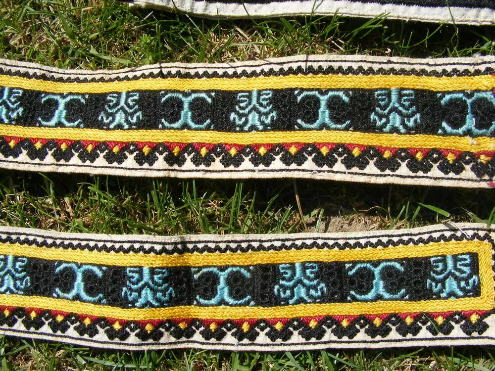 KROJ VYŠÍVÁNÍ KE KROJI DÁMSKÉ 