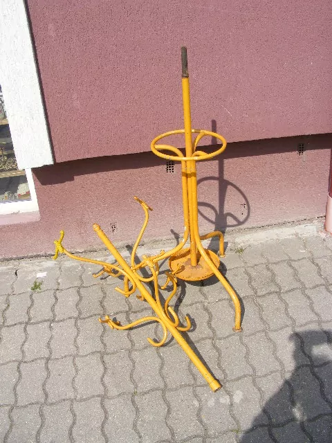 STAROŽITNÝ KOVOVÝ VĚŠÁK