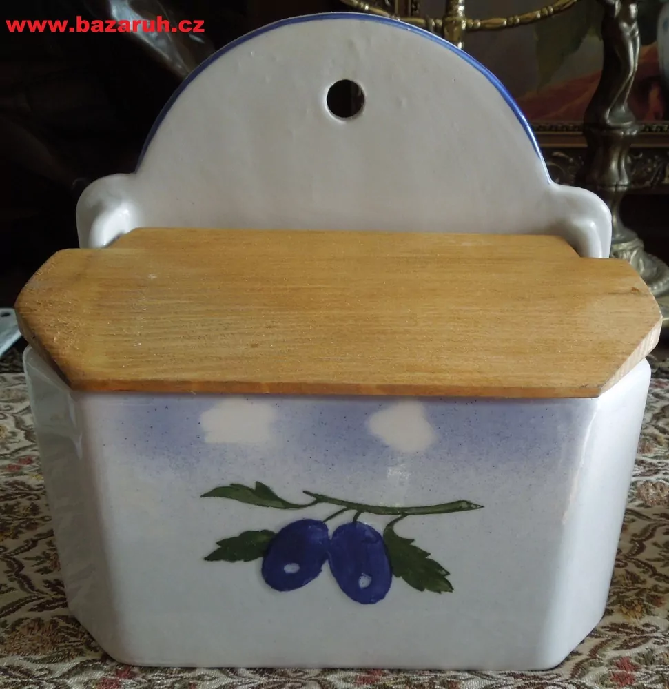 KOŘENKA DOZA NA ZEĎ MOTIV ŠVESTKY