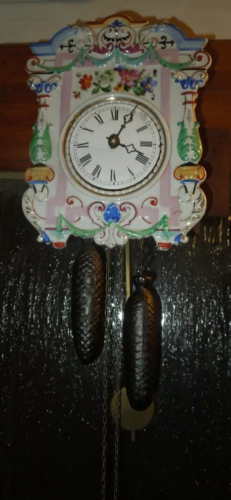 PORCELÁNOVÉ HODINY ZÁVAŽOVÉ