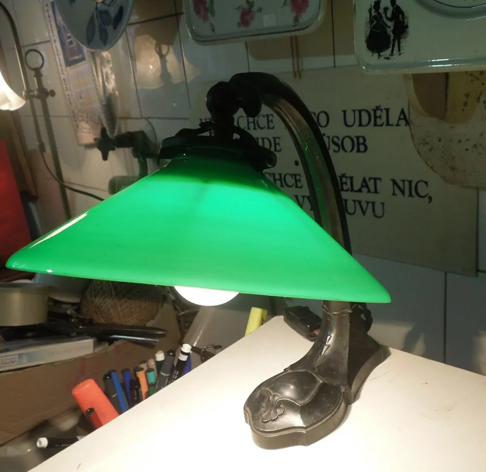 STAROŽITNÁ STOLNÍ LAMPA , LAMPIČKA