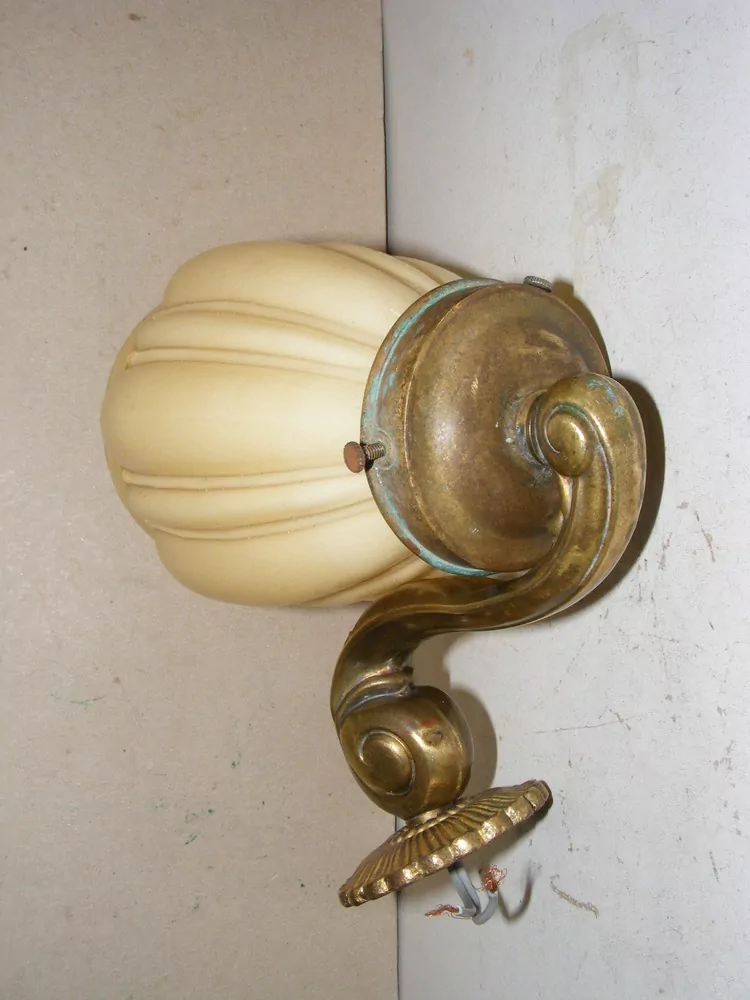 STAROŽITNÁ STOLNÍ LAMPA ,LAMPIČKA ELEKTRICKÁ