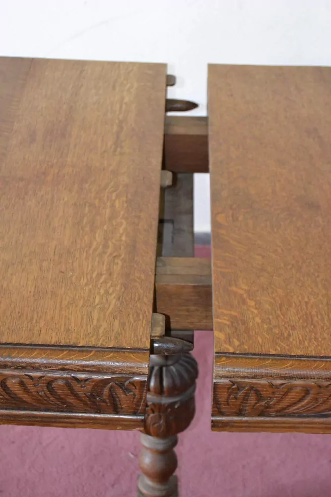 STŮL ŘEZBOVANÝ ROZKLÁDACÍ