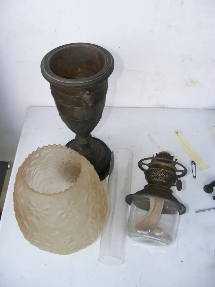 STAROŽITNÁ PETROLEJOVÁ LAMPA , PETROLEJKA