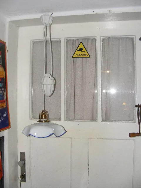 STAHOVACÍ LUSTR STÍNÍTKO STAHOVAČKA