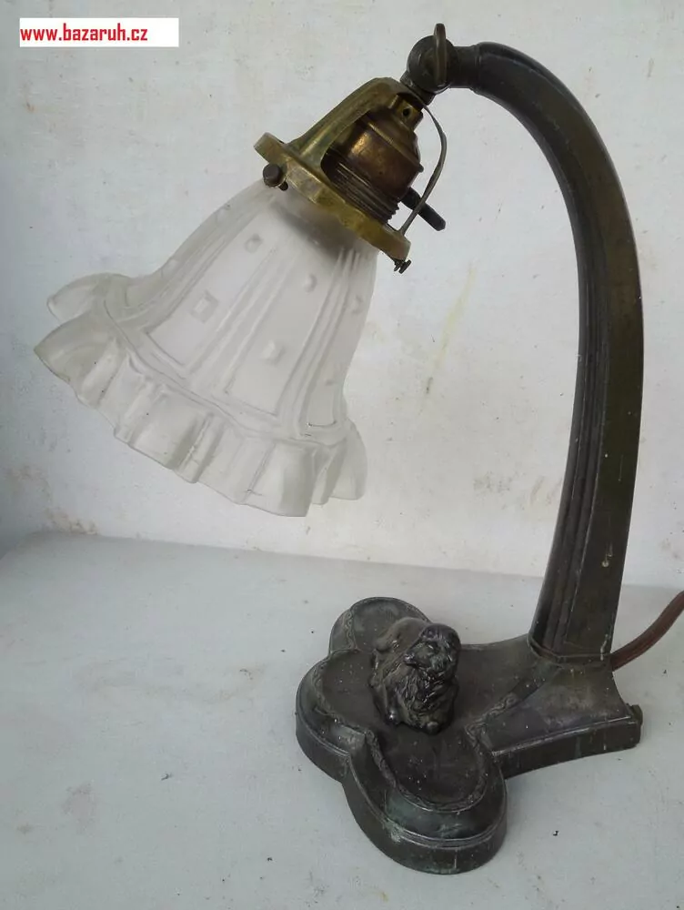  STAROŽITNÁ STOLNÍ NEBO NÁSTĚNNÁ LAMPA ELEKTRICKÁ figurální s ovečkou,ovce