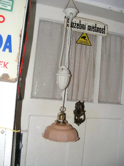 STAHOVACÍ STARÝ LUSTR STÍNÍTKO STAHOVAČKA