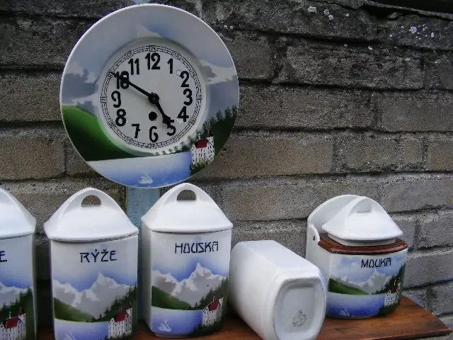 STAROŽITNOST KOŘENKY DOZY KOŘENEK HODINY