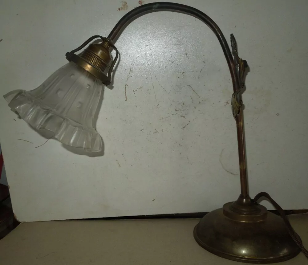 STAROŽITNÁ STOLNÍ LAMPA , LAMPIČKA