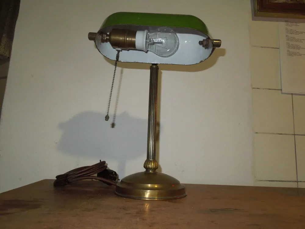 STAROŽITNÁ BANKOVNÍ LAMPA BANKÉŘKA