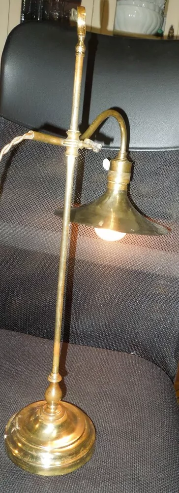 STAROŽITNÁ STOLNÍ MOSAZNÁ LAMPA ELEKTRICKÁ POLOHOVATELNÁ