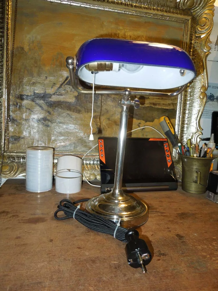 STAROŽITNÁ BANKOVNÍ LAMPA BANKÉŘKA
