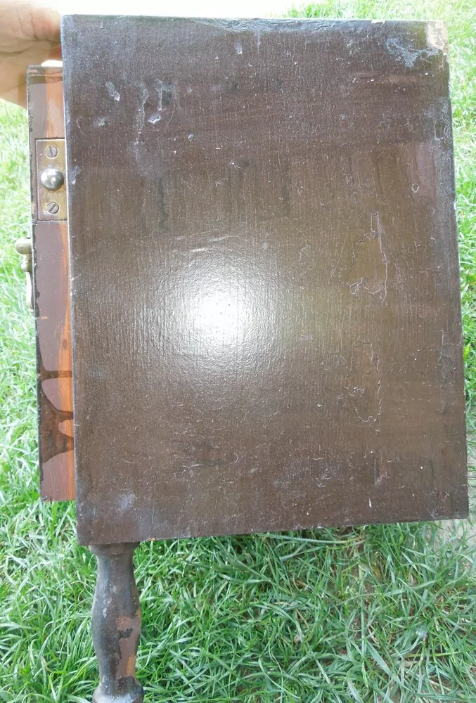 SKŘÍŇKA DŘEVĚNÁ PROSKLENÁ