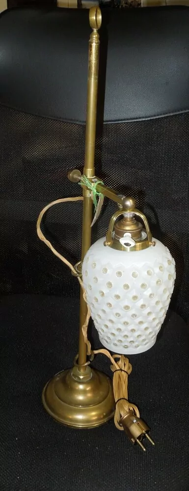 STAROŽITNOST STOLNÍ LAMPA MOSAZNÁ ELEKTRICKÁ