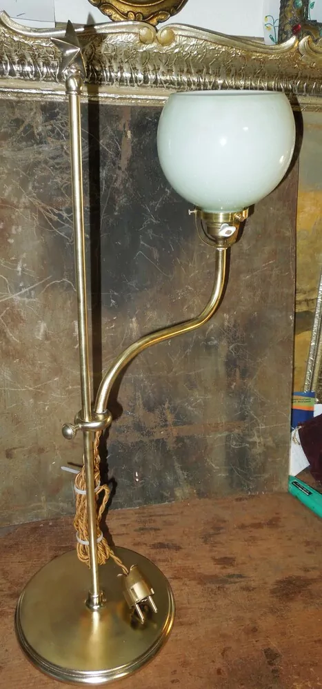 STAROŽITNÁ STOLNÍ MOSAZNÁ LAMPA ELEKTRICKÁ POLOHOVATELNÁ s hvězdou