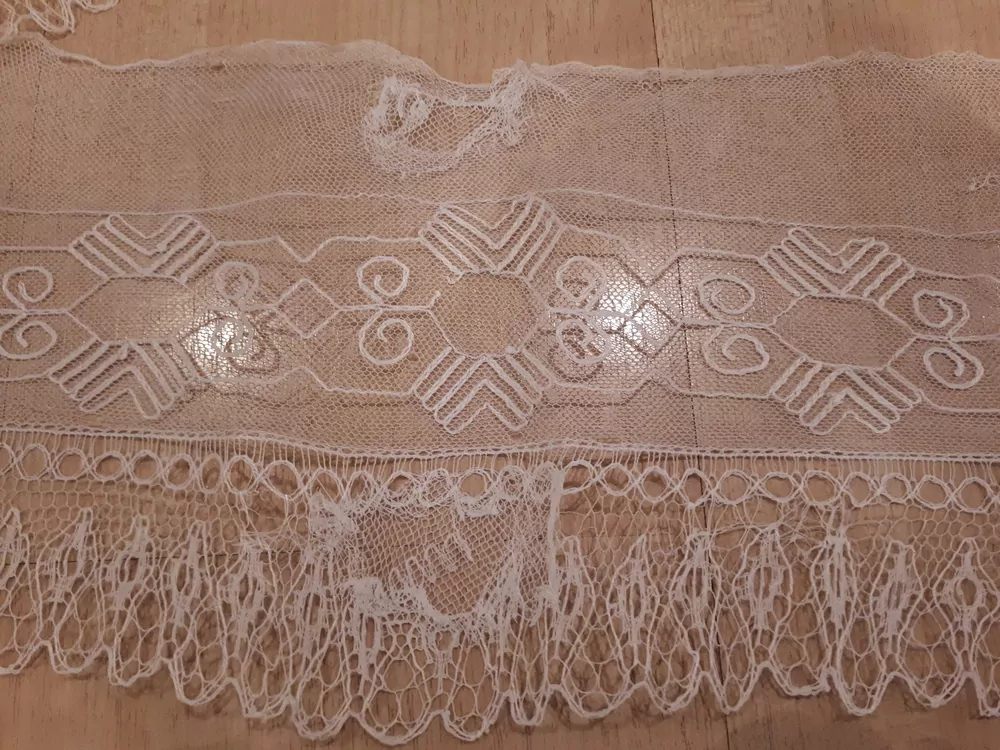 NECOVANÝ SÍŤOVANÝ OBOJEK - LÍMEC KE KROJI KROJI