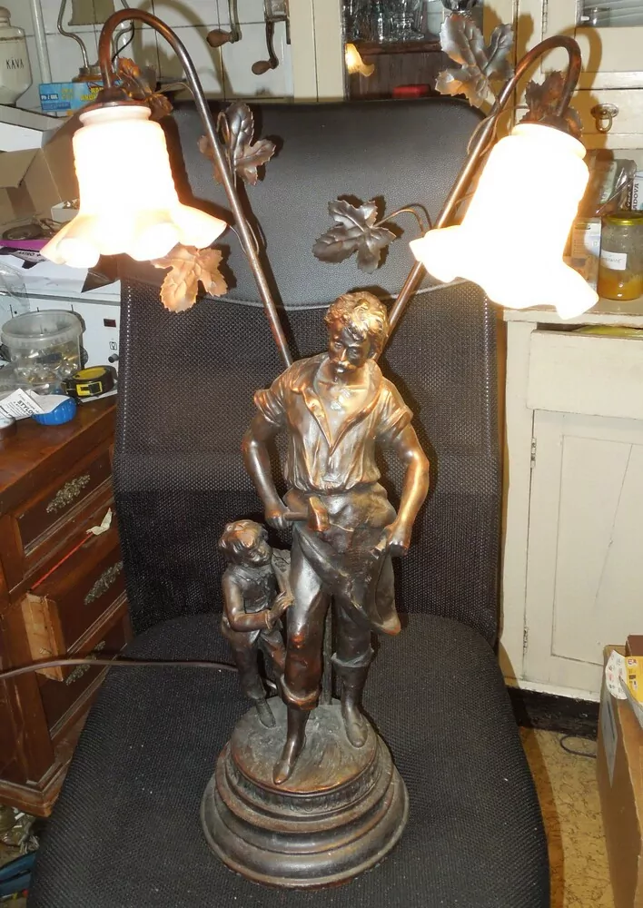 STARÁ FIGURÁLNÍ LAMPA