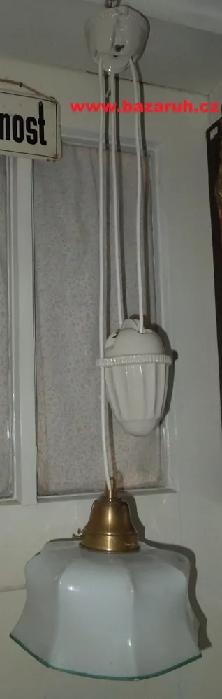 STAHOVACÍ LUSTR STÍNÍTKO STAHOVAČKA