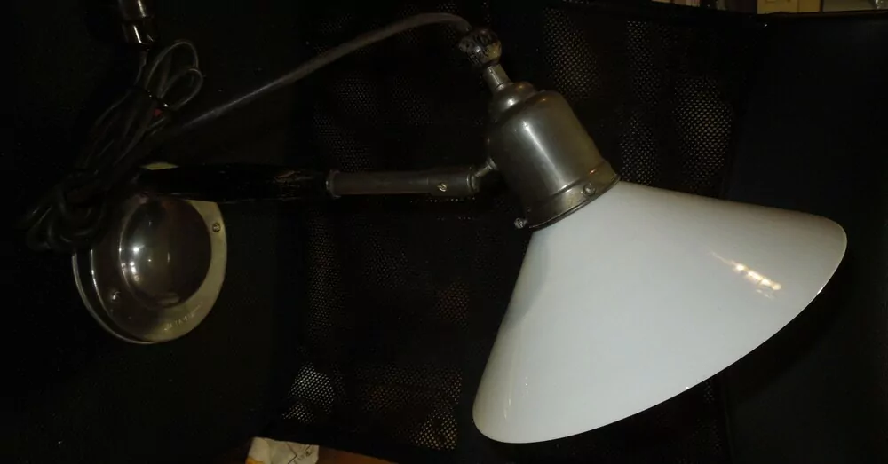STAROŽITNÁ STOLNÍ NEBO NÁSTĚNNÁ LAMPA , LAMPIČKA HELIOLUX "M"