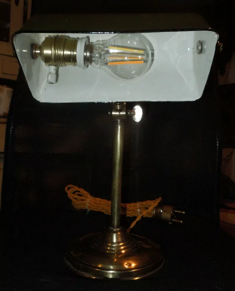 STAROŽITNÁ STOLNÍ LAMPA BANKOVNÍ ELEKTRICKÁ BANKÉŘKA