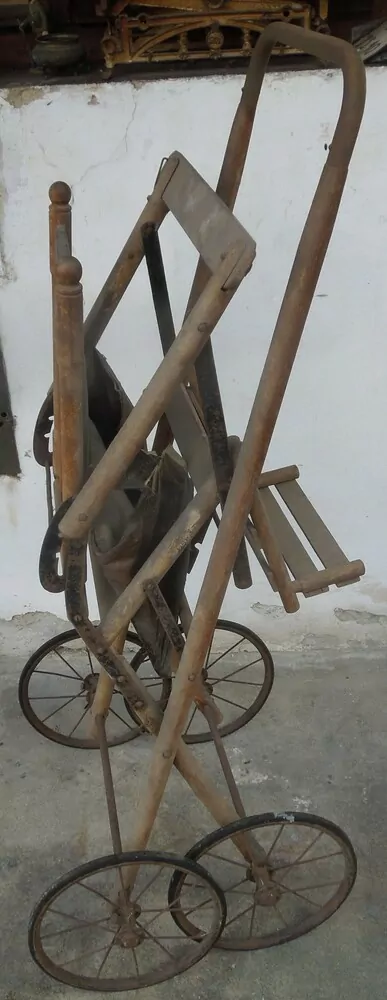 STAROŽITNÝ KOČÁREK