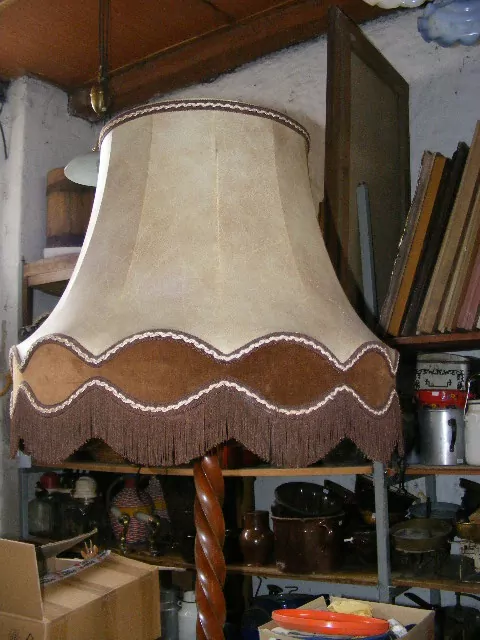LAMPA STOJACÍ PODLAHOVÁ