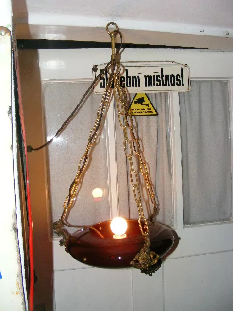 STAROŽITNÝ LUSTR ČERVNÉ SKLO RUBÍNOVÉ ??