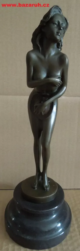 BRONZOVÁ SOCHA AKT DÍVKA S KLOBOUKEM V.28 CM