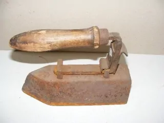 STAROŽITNÁ ŽEHLIČKA