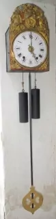 HODINY NÁSTĚNNÉ DVOUZÁVAŽOVÉ S BUDÍKEM