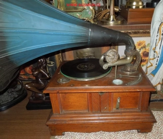 GRAMOFON S TROUBOU NA KLIKU MINCOVÝ