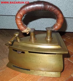 STAROŽITNÁ ŽEHLIČKA