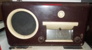STARÉ RÁDIO NA DEKORACI
