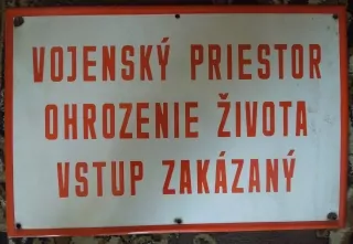 PLECHOVÁ CEDULE VOJENSKÝ PREISTOR VSTUP ZAKÁZANÝ