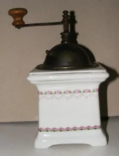 STAROŽITNÝ MLÝNEK KÁVOMLÝNEK KAFEMLÝNEK PORCELÁNOVÝ LEINBROCK RŮŽIČKY RŮŽE