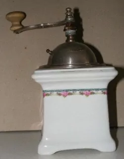 STAROŽITNÝ MLÝNEK KÁVOMLÝNEK KAFEMLÝNEK PORCELÁNOVÝ LEINBROCK RŮŽIČKY RŮŽE