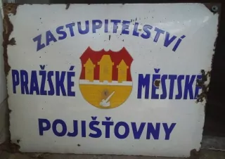 PLECHOVÁ SMALTOVÁ CEDULE ZASTUPITELSTVÍ PRAŽSKÉ MĚSTSKÉ POJIŠŤOVNY