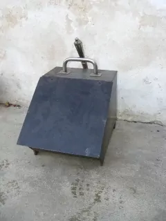 STAROŽITNÝ UHLÁK S LOPATKOU